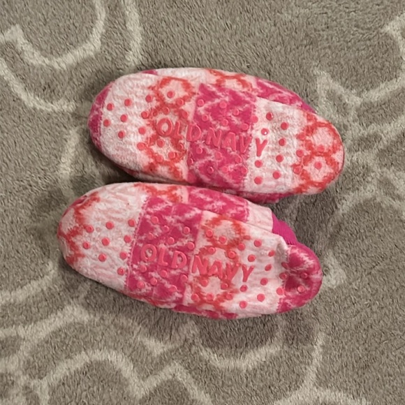 Old Navy Fuzzy Slippers, size 6 - Picture 2 of 2